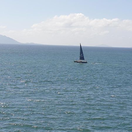 Appartamento Penthouse On Bright Point Nelly Bay Esterno foto