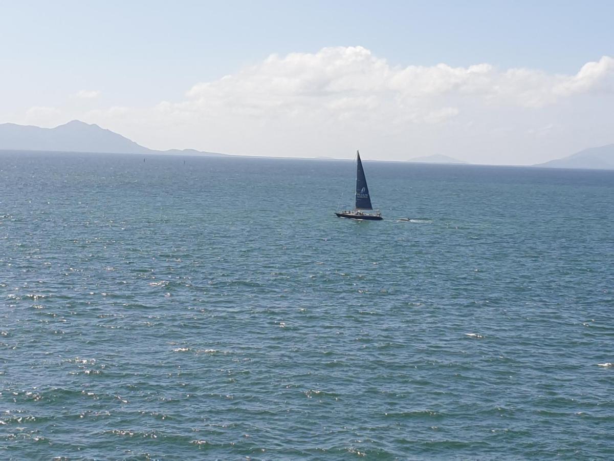 Appartamento Penthouse On Bright Point Nelly Bay Esterno foto