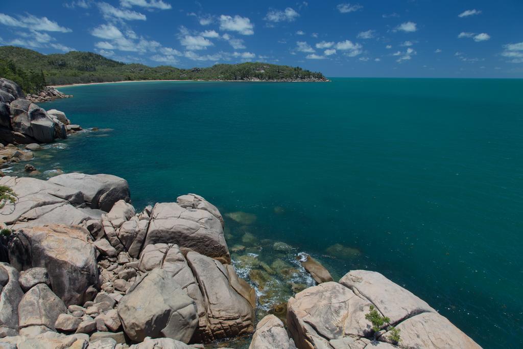 Appartamento Penthouse On Bright Point Nelly Bay Esterno foto