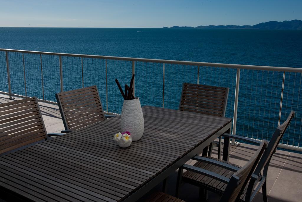 Appartamento Penthouse On Bright Point Nelly Bay Esterno foto