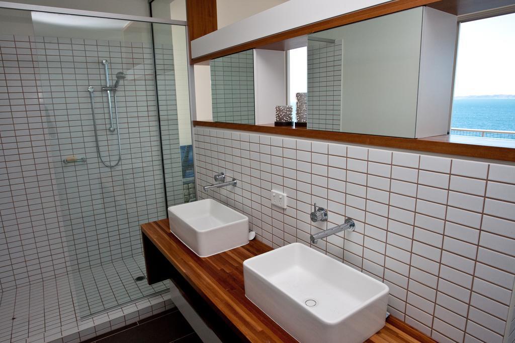 Appartamento Penthouse On Bright Point Nelly Bay Esterno foto