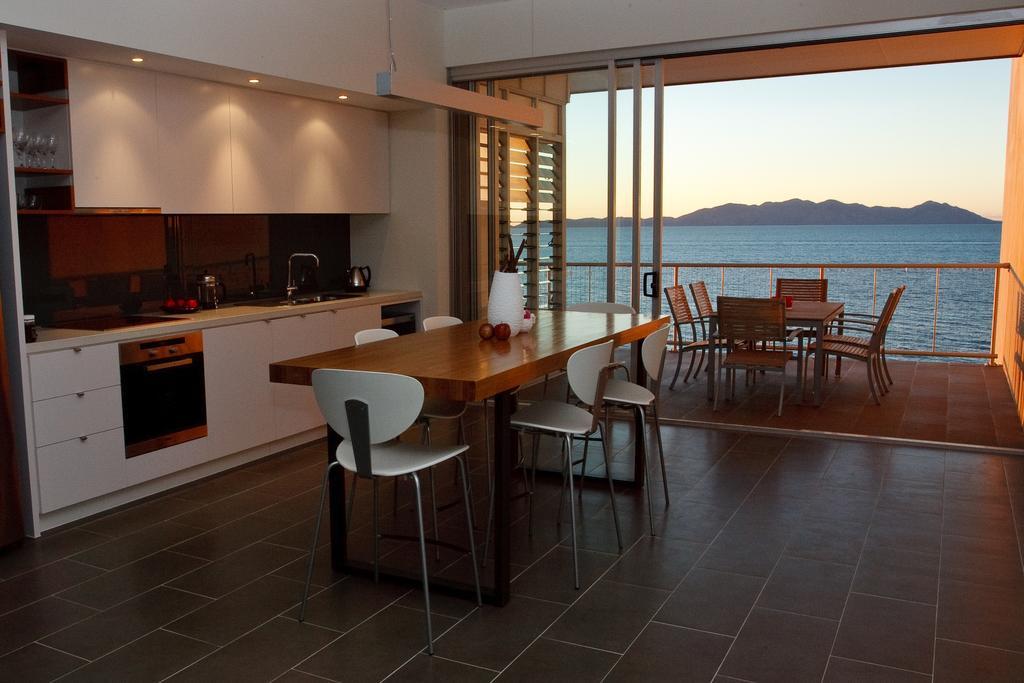 Appartamento Penthouse On Bright Point Nelly Bay Esterno foto