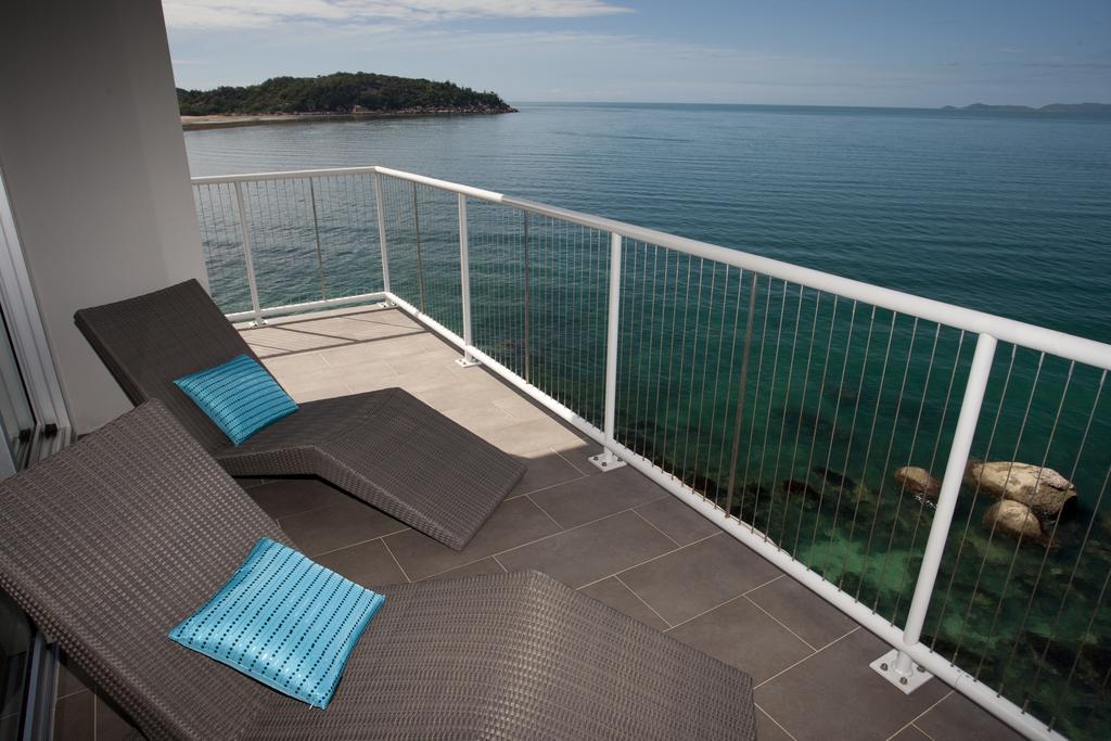 Appartamento Penthouse On Bright Point Nelly Bay Esterno foto