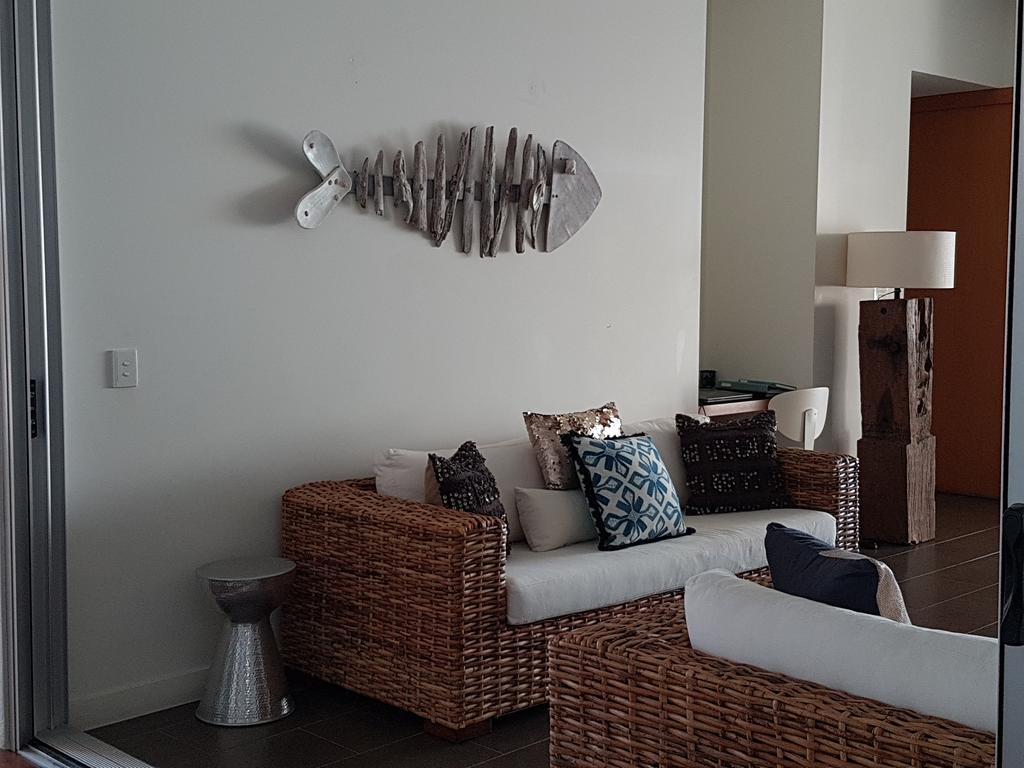 Appartamento Penthouse On Bright Point Nelly Bay Esterno foto