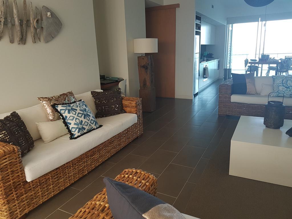 Appartamento Penthouse On Bright Point Nelly Bay Esterno foto